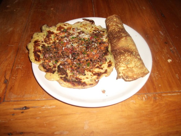 One rolled and complete, one open to show the filling...this might be the time to add a little sweet chili sauce...